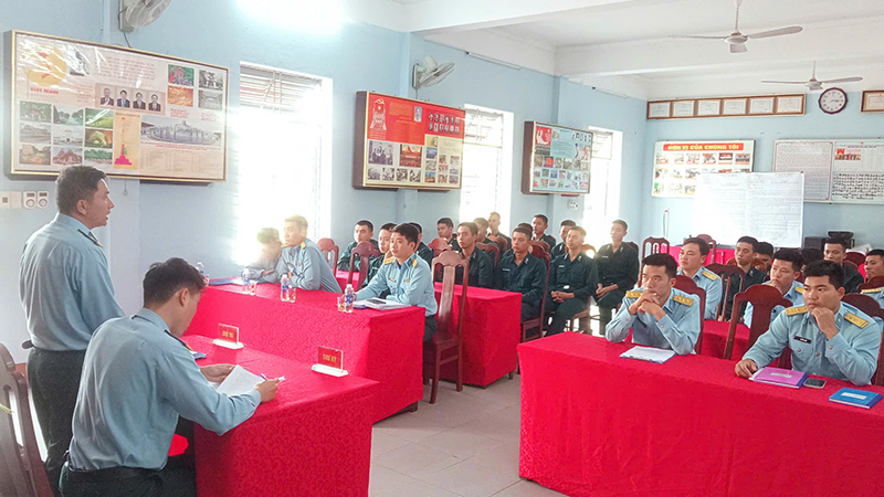 N&acirc;ng cao chất lượng sinh hoạt chi bộ ở Đảng bộ Trung đo&agrave;n 282