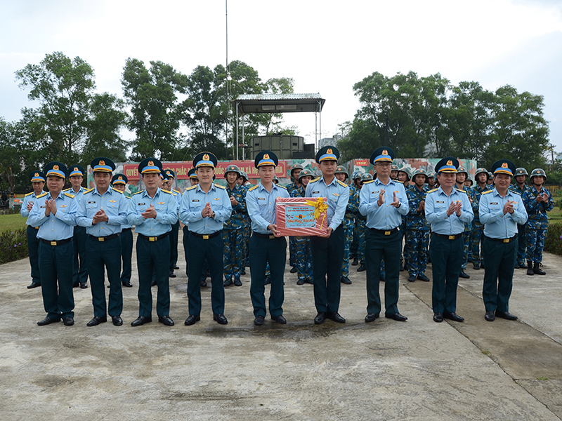 Qu&acirc;n chủng Ph&ograve;ng kh&ocirc;ng - Kh&ocirc;ng qu&acirc;n kiểm tra sẵn s&agrave;ng chiến đấu v&agrave; c&ocirc;ng t&aacute;c tổ chức Tết Nguy&ecirc;n đ&aacute;n B&iacute;nh Ngọ năm 2026 đối với c&aacute;c đơn vị khu vực miền Trung