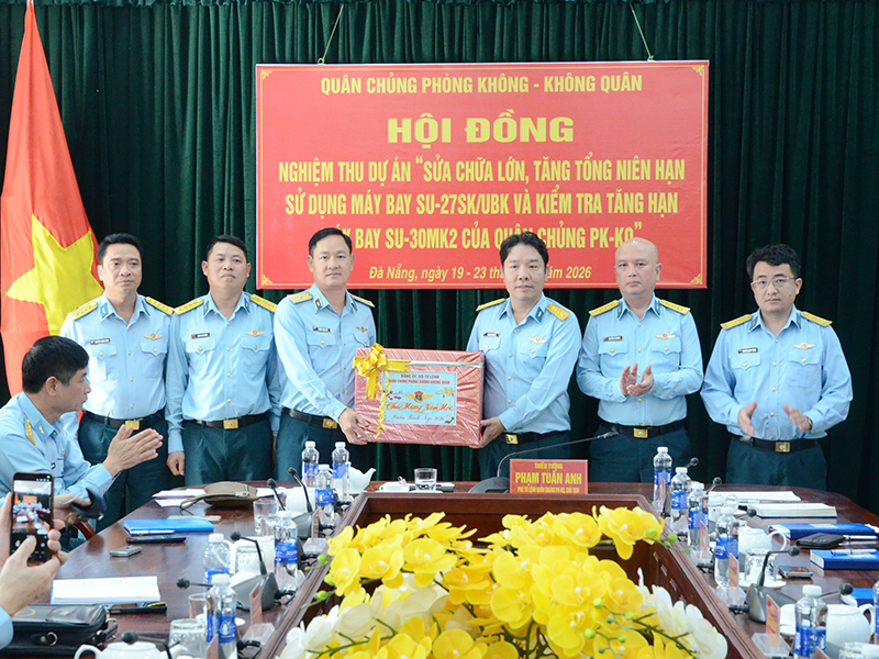 Quân chủng Phòng không - Không quân kiểm tra sẵn sàng chiến đấu và công tác tổ chức Tết Nguyên đán Bính Ngọ năm 2026 đối với các đơn vị khu vực miền Trung
