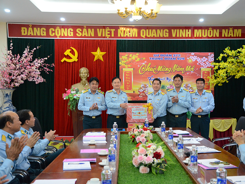 Quân chủng Phòng không - Không quân kiểm tra sẵn sàng chiến đấu và công tác tổ chức Tết Nguyên đán Bính Ngọ năm 2026 đối với các đơn vị khu vực miền Trung