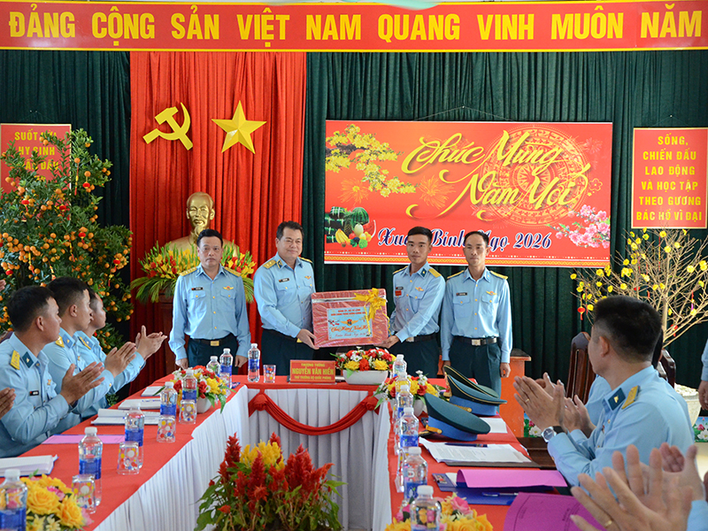 Thượng tướng Nguyễn Văn Hiền kiểm tra, ch&uacute;c Tết c&aacute;c đơn vị khu vực Đ&agrave; Nẵng