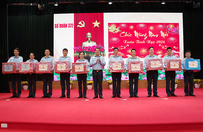 Thượng tướng Nguyễn Văn Hiền kiểm tra, ch&uacute;c Tết c&aacute;c đơn vị khu vực Đ&agrave; Nẵng