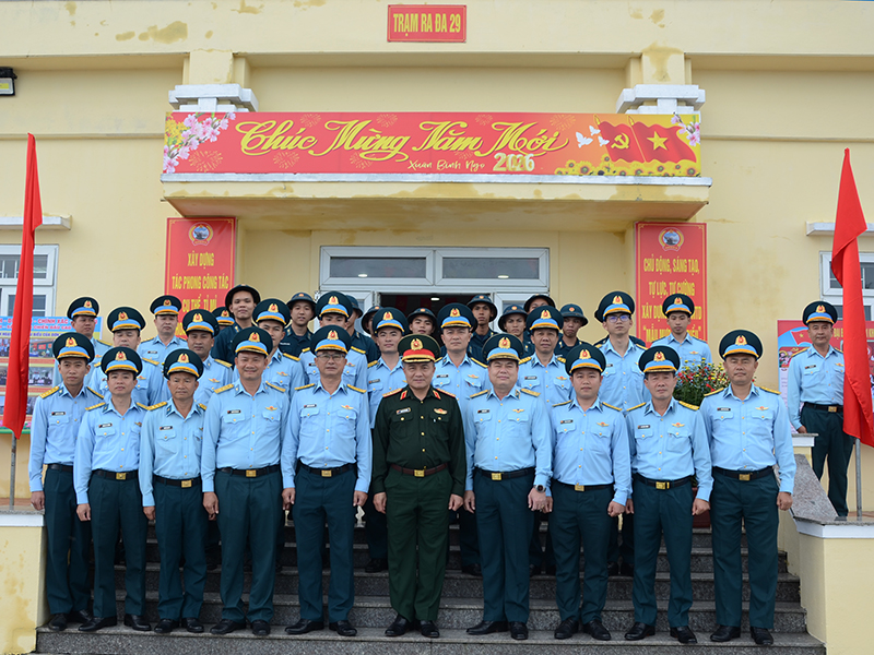 Thượng tướng Nguyễn Văn Hiền kiểm tra, ch&uacute;c Tết c&aacute;c đơn vị khu vực Đ&agrave; Nẵng