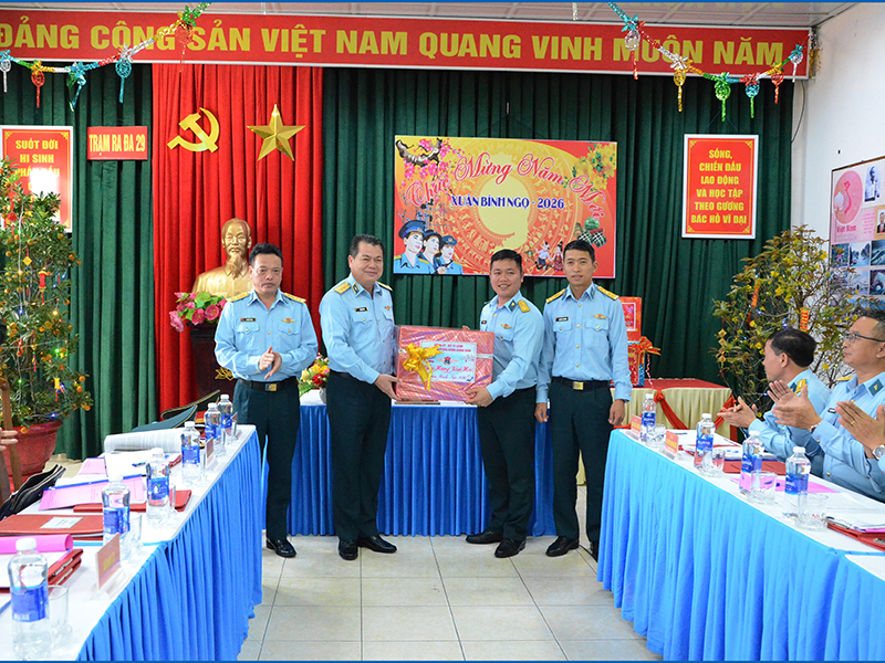 Thượng tướng Nguyễn Văn Hiền kiểm tra, ch&uacute;c Tết c&aacute;c đơn vị khu vực Đ&agrave; Nẵng