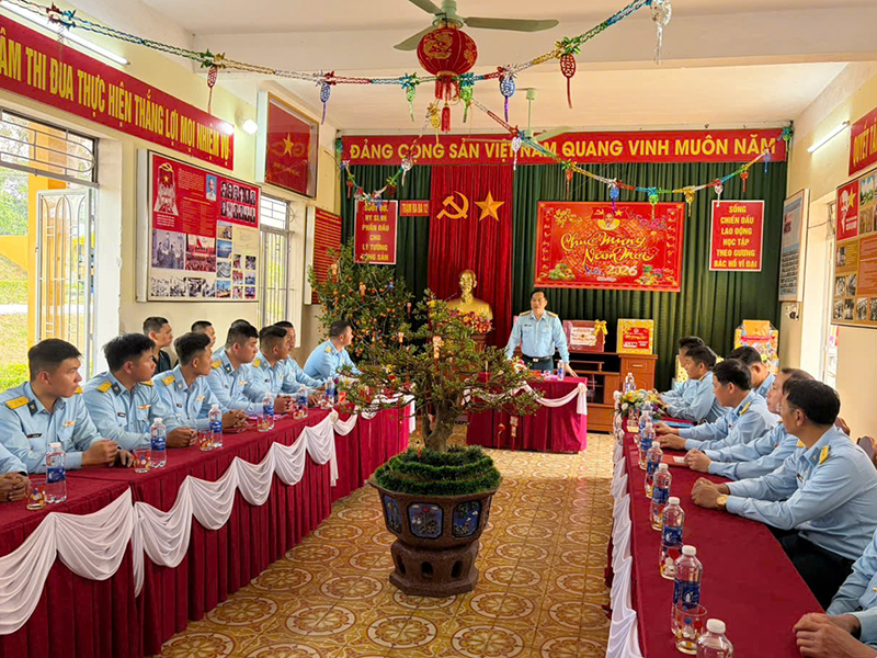 Thiếu tướng Nguyễn Huy Tuấn - Ph&oacute; Ch&iacute;nh ủy Qu&acirc;n chủng Ph&ograve;ng kh&ocirc;ng - Kh&ocirc;ng qu&acirc;n kiểm tra, ch&uacute;c Tết c&aacute;c đơn vị khu vực T&acirc;y Nguy&ecirc;n