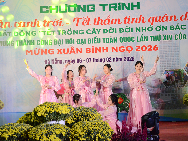 Sư đo&agrave;n 375 tổ chức Chương tr&igrave;nh &ldquo;Xu&acirc;n canh trời - Tết thắm t&igrave;nh qu&acirc;n d&acirc;n&rdquo;