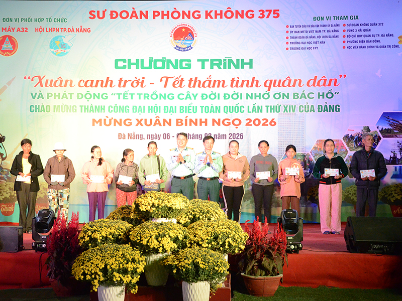 Sư đo&agrave;n 375 tổ chức Chương tr&igrave;nh &ldquo;Xu&acirc;n canh trời - Tết thắm t&igrave;nh qu&acirc;n d&acirc;n&rdquo;