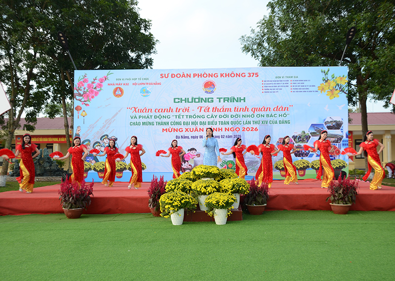 Sư đo&agrave;n 375 tổ chức Chương tr&igrave;nh &ldquo;Xu&acirc;n canh trời - Tết thắm t&igrave;nh qu&acirc;n d&acirc;n&rdquo;