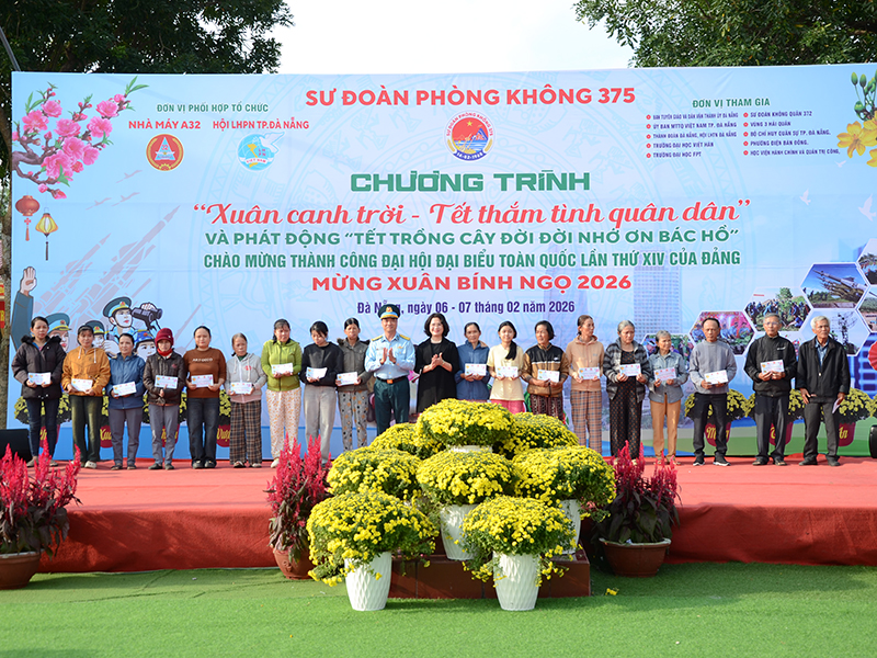 Sư đo&agrave;n 375 tổ chức Chương tr&igrave;nh &ldquo;Xu&acirc;n canh trời - Tết thắm t&igrave;nh qu&acirc;n d&acirc;n&rdquo;