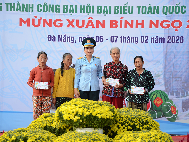 Sư đo&agrave;n 375 tổ chức Chương tr&igrave;nh &ldquo;Xu&acirc;n canh trời - Tết thắm t&igrave;nh qu&acirc;n d&acirc;n&rdquo;