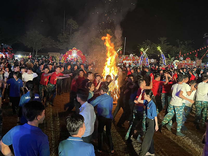 Sư đo&agrave;n 375 tổ chức Chương tr&igrave;nh &ldquo;Xu&acirc;n canh trời - Tết thắm t&igrave;nh qu&acirc;n d&acirc;n&rdquo;