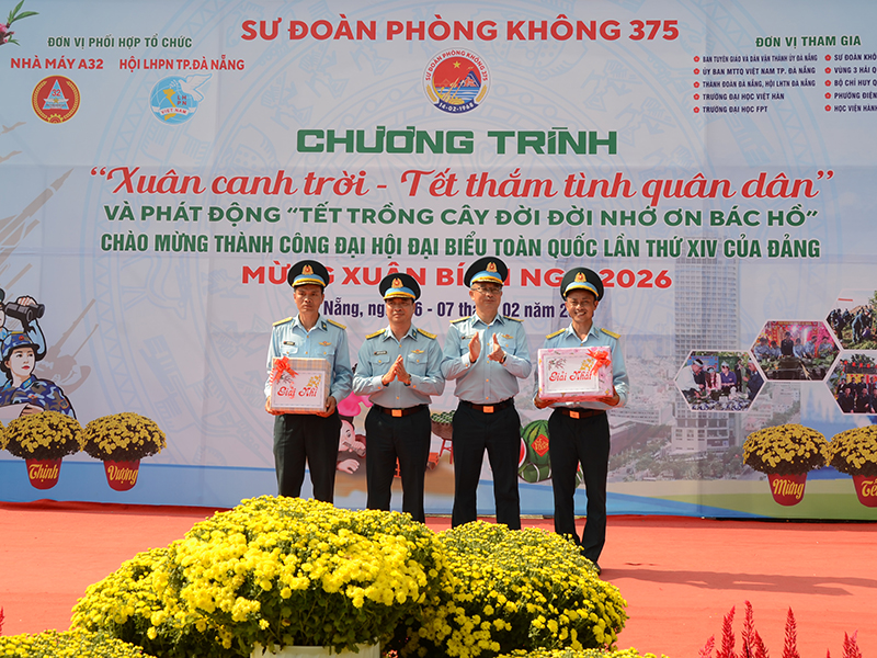 Sư đo&agrave;n 375 tổ chức Chương tr&igrave;nh &ldquo;Xu&acirc;n canh trời - Tết thắm t&igrave;nh qu&acirc;n d&acirc;n&rdquo;