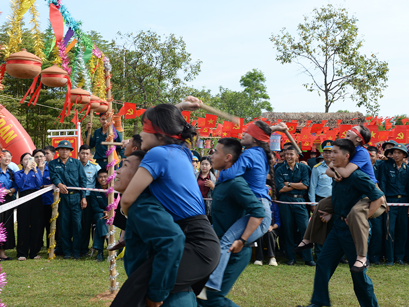 Sư đo&agrave;n 375 tổ chức Chương tr&igrave;nh &ldquo;Xu&acirc;n canh trời - Tết thắm t&igrave;nh qu&acirc;n d&acirc;n&rdquo;