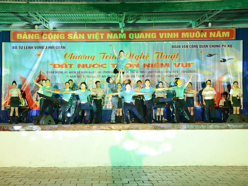 Đo&agrave;n Văn c&ocirc;ng Qu&acirc;n chủng Ph&ograve;ng kh&ocirc;ng-Kh&ocirc;ng qu&acirc;n ho&agrave;n th&agrave;nh xuất sắc đợt lưu diễn tr&ecirc;n địa b&agrave;n th&agrave;nh phố Đ&agrave; Nẵng