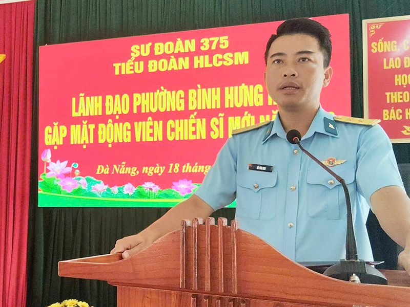 Đơn vị, địa phương, gia đ&igrave;nh - điểm tựa cho chiến sĩ mới