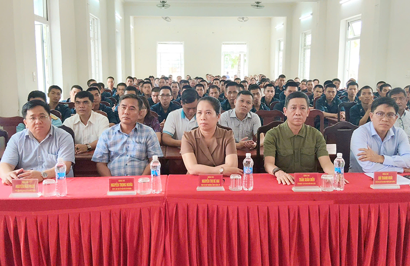 Đơn vị, địa phương, gia đ&igrave;nh - điểm tựa cho chiến sĩ mới