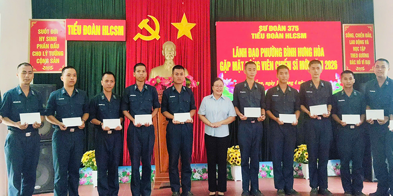 Đơn vị, địa phương, gia đ&igrave;nh - điểm tựa cho chiến sĩ mới