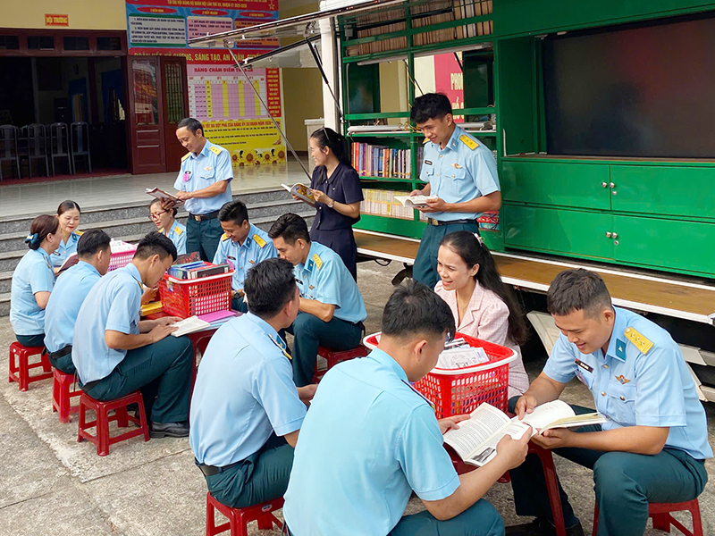 Trung đo&agrave;n 282 hưởng ứng Ng&agrave;y S&aacute;ch v&agrave; Văn h&oacute;a đọc Việt Nam năm 2026