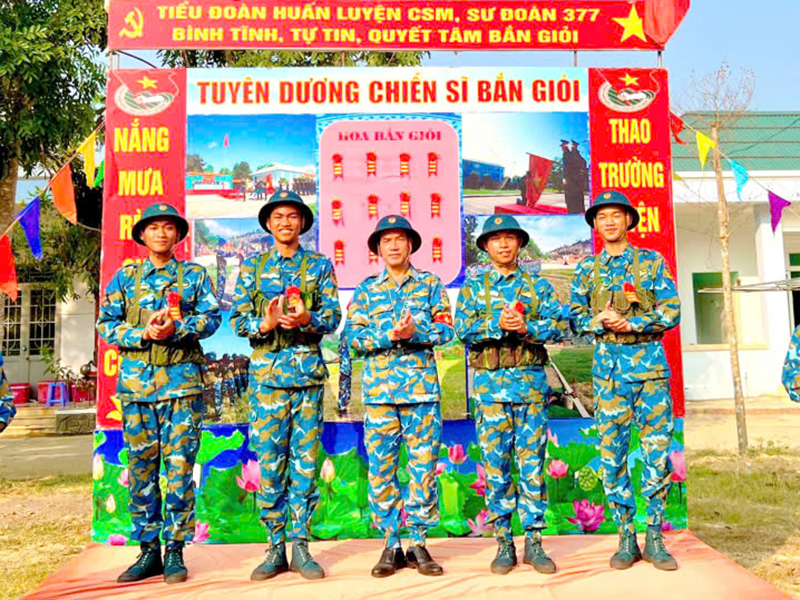 Tiểu đo&agrave;n Huấn luyện chiến sĩ mới, Sư đo&agrave;n 377  tổ chức bắn đạn thật