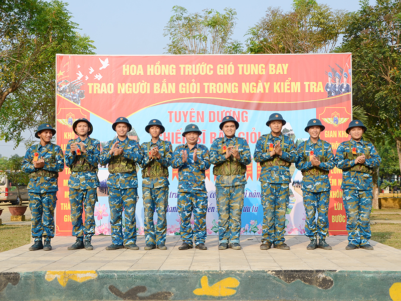 Tiểu đoàn huấn luyện chiến sĩ mới, Sư đoàn 372 tổ chức bắn đạn thật