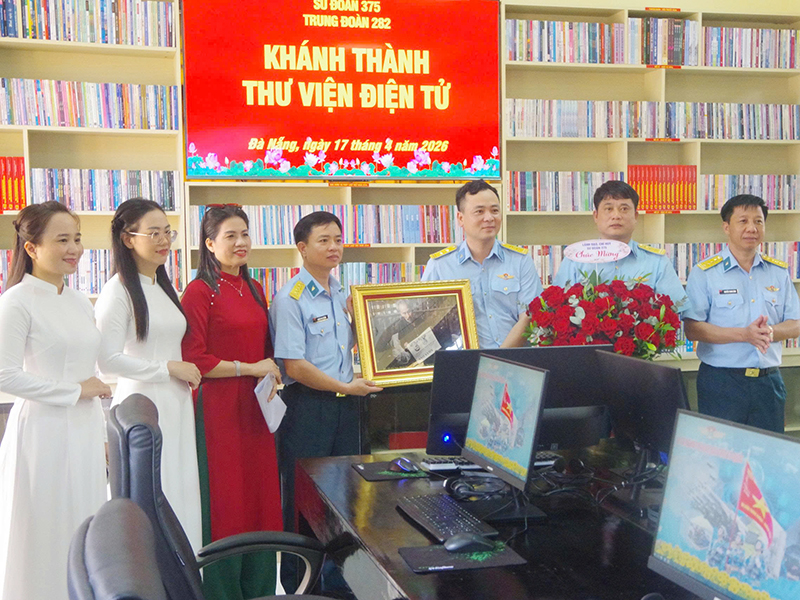Trung đo&agrave;n 282 kh&aacute;nh th&agrave;nh Thư viện điện tử