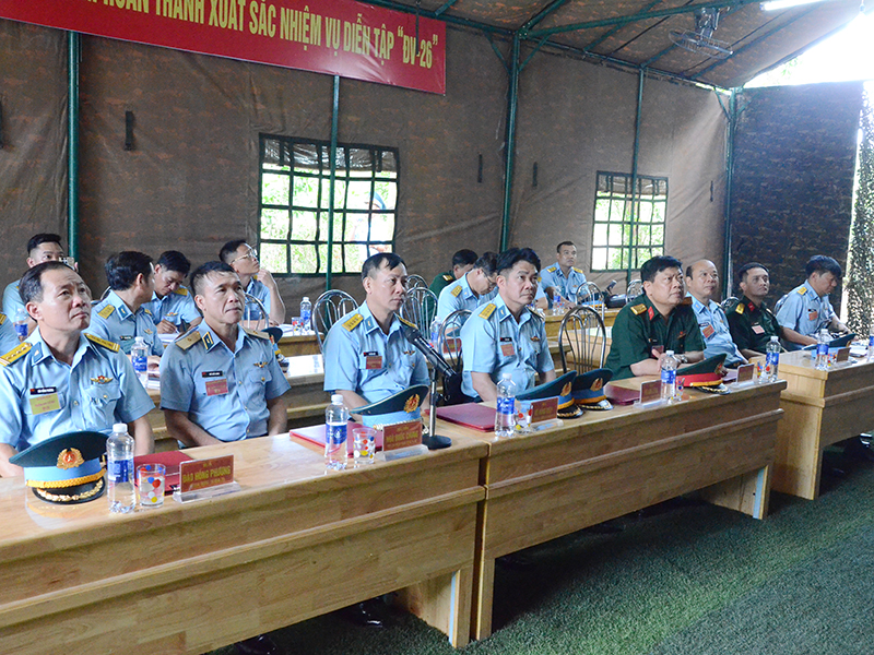 Sư đo&agrave;n 375 Diễn tập chỉ huy - cơ quan 1 b&ecirc;n 2 cấp tr&ecirc;n bản đồ, c&oacute; thực h&agrave;nh tiếp nhận qu&acirc;n nh&acirc;n dự bị