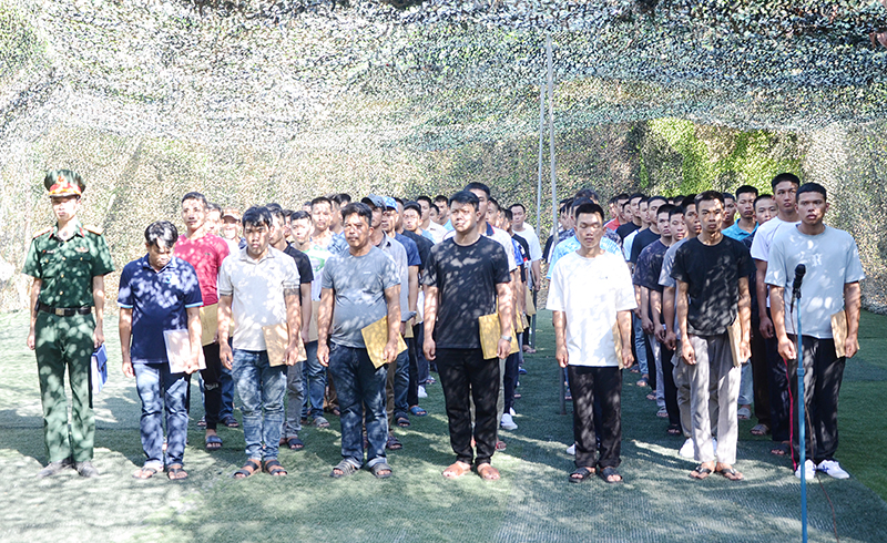 Sư đo&agrave;n 375 Diễn tập chỉ huy - cơ quan 1 b&ecirc;n 2 cấp tr&ecirc;n bản đồ, c&oacute; thực h&agrave;nh tiếp nhận qu&acirc;n nh&acirc;n dự bị