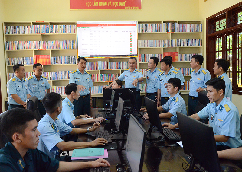 Qu&acirc;n chủng Ph&ograve;ng kh&ocirc;ng - Kh&ocirc;ng qu&acirc;n kiểm tra Trung đo&agrave;n 282 x&acirc;y dựng &ldquo;điểm&rdquo; c&ocirc;ng t&aacute;c Đảng, c&ocirc;ng t&aacute;c ch&iacute;nh trị