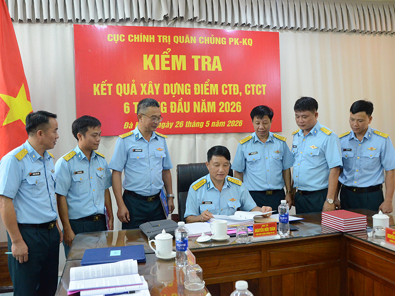 Qu&acirc;n chủng Ph&ograve;ng kh&ocirc;ng - Kh&ocirc;ng qu&acirc;n kiểm tra Trung đo&agrave;n 282 x&acirc;y dựng &ldquo;điểm&rdquo; c&ocirc;ng t&aacute;c Đảng, c&ocirc;ng t&aacute;c ch&iacute;nh trị