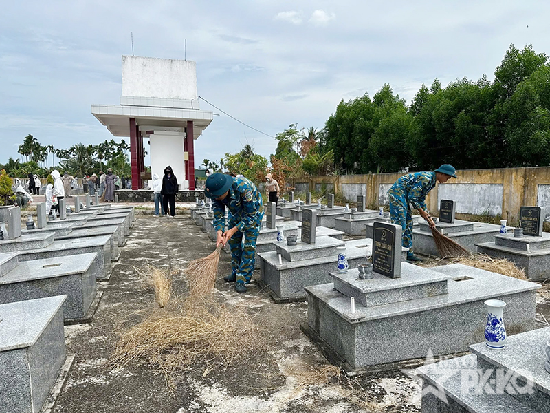 Trung đoàn 290 tổ chức nhiều hoạt động “Uống nước nhớ nguồn - Đền ơn đáp nghĩa”