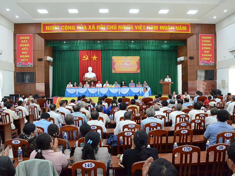 Thiếu tướng Vũ Đại Dương - Ph&oacute; Tư lệnh Qu&acirc;n chủng Ph&ograve;ng kh&ocirc;ng - Kh&ocirc;ng qu&acirc;n tiếp x&uacute;c cử tri tại tỉnh Kh&aacute;nh H&ograve;a