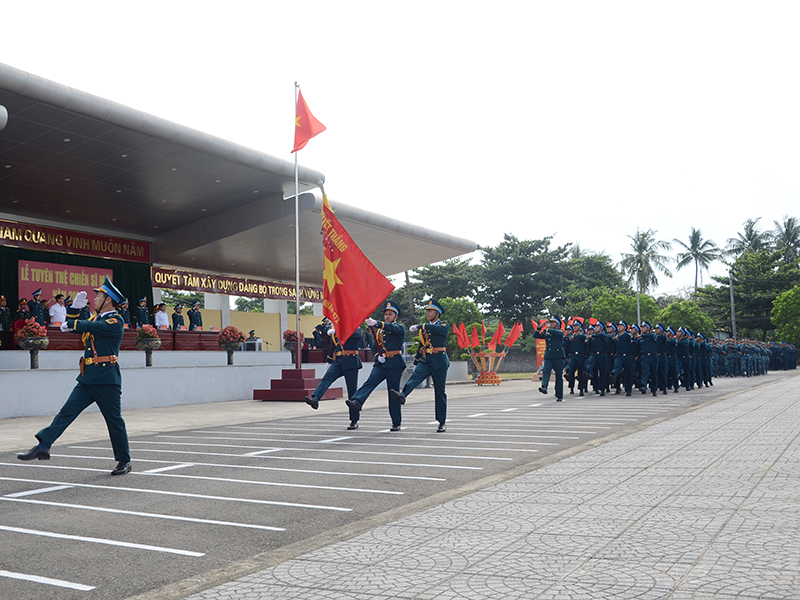 C&aacute;c đơn vị trong Qu&acirc;n chủng Ph&ograve;ng kh&ocirc;ng-Kh&ocirc;ng qu&acirc;n tổ chức Lễ tuy&ecirc;n thệ chiến sĩ mới năm 2026