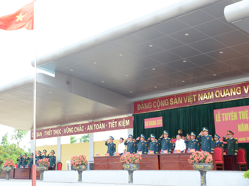 C&aacute;c đơn vị trong Qu&acirc;n chủng Ph&ograve;ng kh&ocirc;ng-Kh&ocirc;ng qu&acirc;n tổ chức Lễ tuy&ecirc;n thệ chiến sĩ mới năm 2026