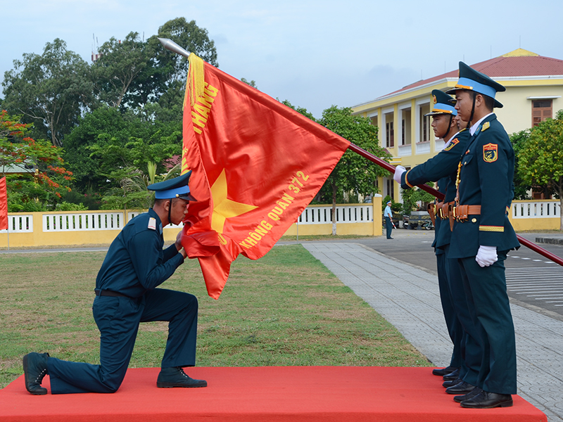 C&aacute;c đơn vị trong Qu&acirc;n chủng Ph&ograve;ng kh&ocirc;ng-Kh&ocirc;ng qu&acirc;n tổ chức Lễ tuy&ecirc;n thệ chiến sĩ mới năm 2026