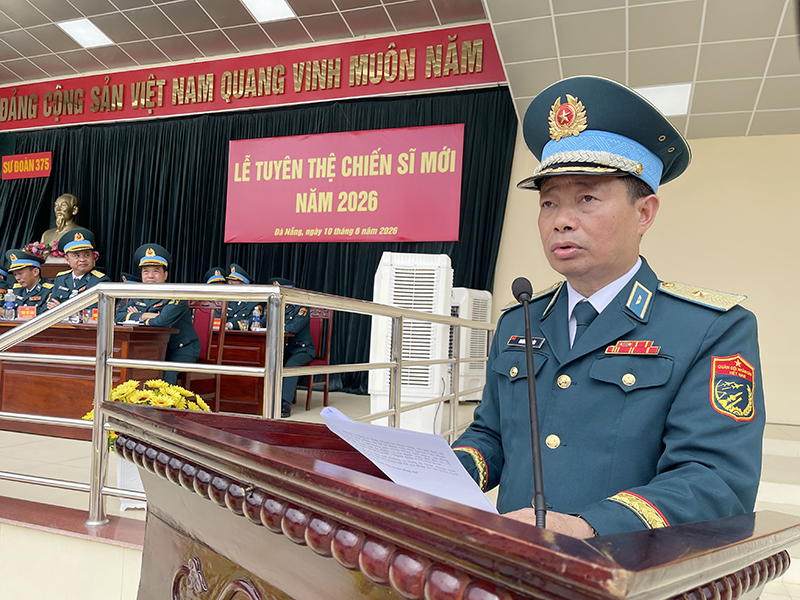 C&aacute;c đơn vị trong Qu&acirc;n chủng Ph&ograve;ng kh&ocirc;ng-Kh&ocirc;ng qu&acirc;n tổ chức Lễ tuy&ecirc;n thệ chiến sĩ mới năm 2026