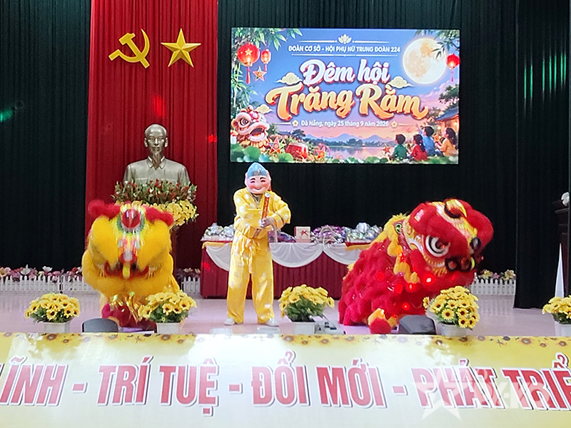 Ấm áp “Đêm hội Trăng rằm - Ấm tình người lính”