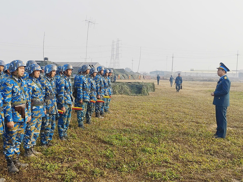 Qu&acirc;n chủng Ph&ograve;ng kh&ocirc;ng - Kh&ocirc;ng qu&acirc;n kiểm tra c&ocirc;ng t&aacute;c sẵn s&agrave;ng chiến đấu tại Đại đội 28, Trung đo&agrave;n 218, Sư đo&agrave;n 361