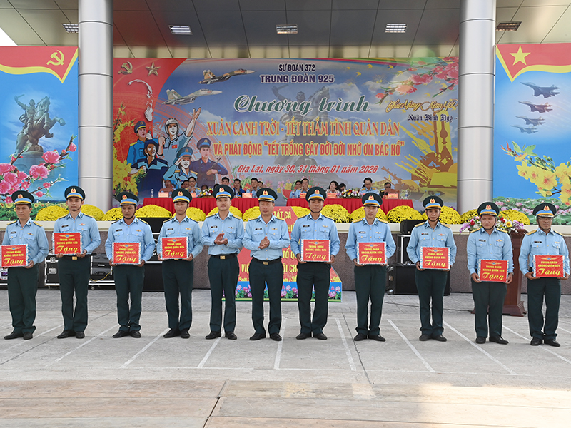 S&ocirc;i nổi Chương tr&igrave;nh &ldquo;Xu&acirc;n canh trời - Tết thắm t&igrave;nh qu&acirc;n d&acirc;n&rdquo;