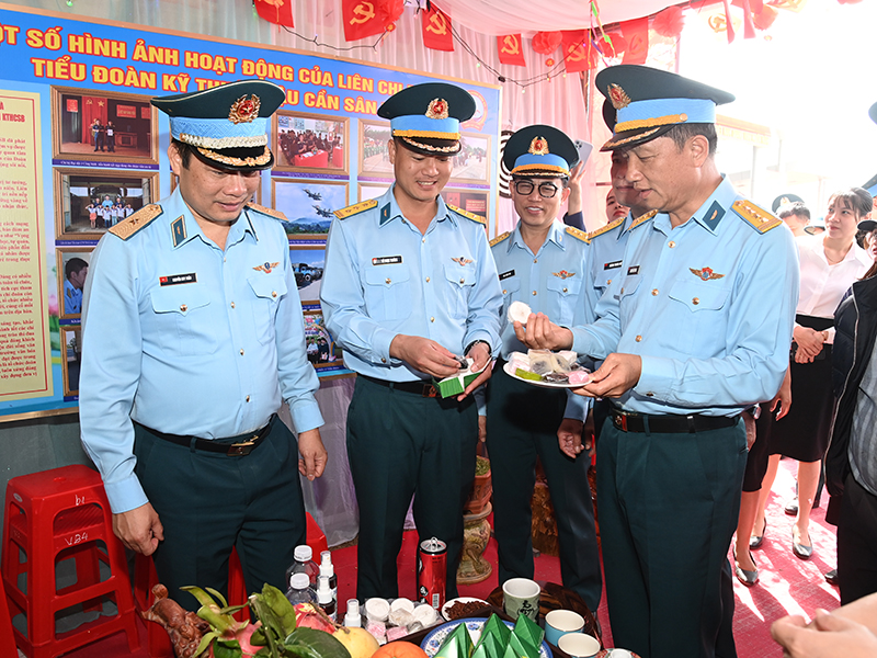 S&ocirc;i nổi Chương tr&igrave;nh &ldquo;Xu&acirc;n canh trời - Tết thắm t&igrave;nh qu&acirc;n d&acirc;n&rdquo;