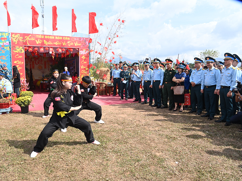 S&ocirc;i nổi Chương tr&igrave;nh &ldquo;Xu&acirc;n canh trời - Tết thắm t&igrave;nh qu&acirc;n d&acirc;n&rdquo;