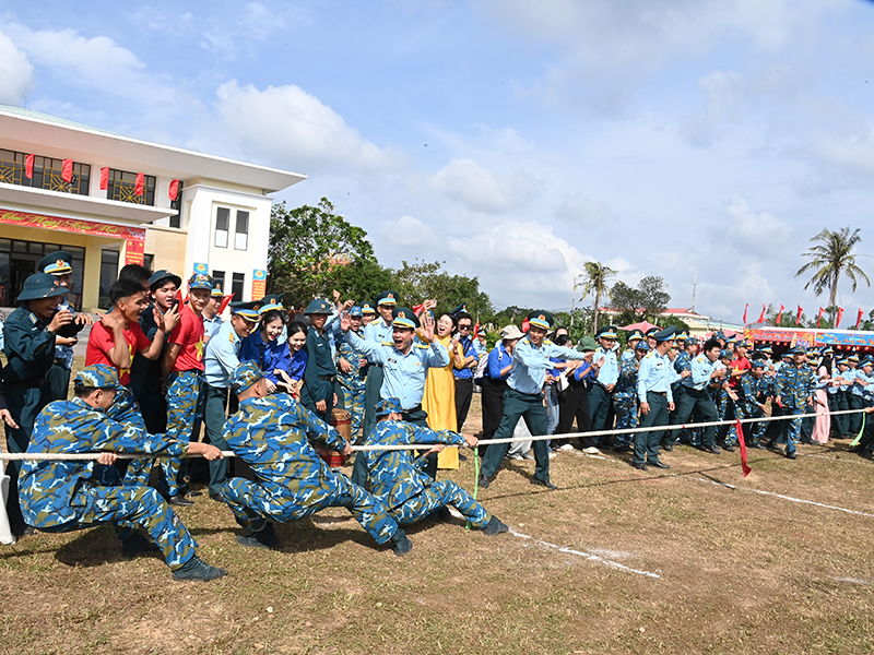 S&ocirc;i nổi Chương tr&igrave;nh &ldquo;Xu&acirc;n canh trời - Tết thắm t&igrave;nh qu&acirc;n d&acirc;n&rdquo;