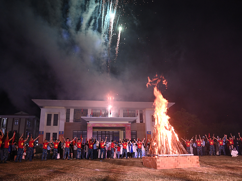 S&ocirc;i nổi Chương tr&igrave;nh &ldquo;Xu&acirc;n canh trời - Tết thắm t&igrave;nh qu&acirc;n d&acirc;n&rdquo;