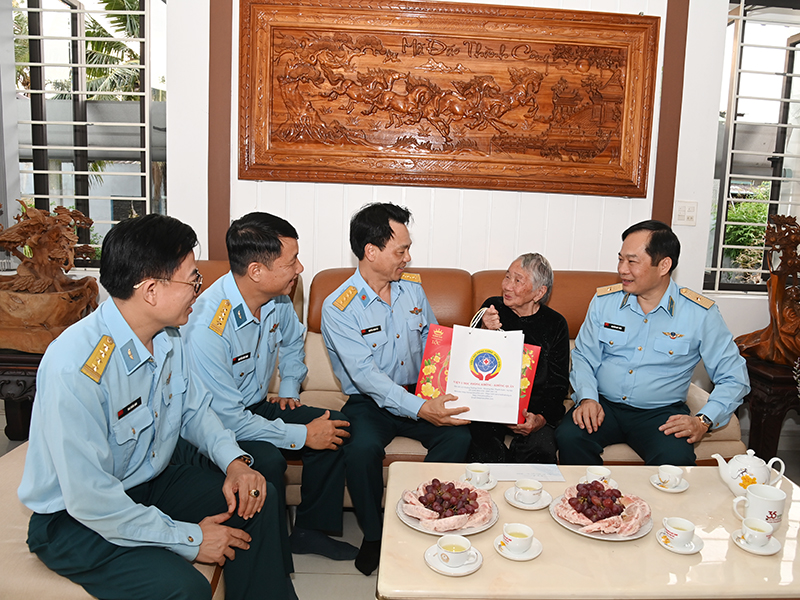 S&ocirc;i nổi Chương tr&igrave;nh &ldquo;Xu&acirc;n canh trời - Tết thắm t&igrave;nh qu&acirc;n d&acirc;n&rdquo;