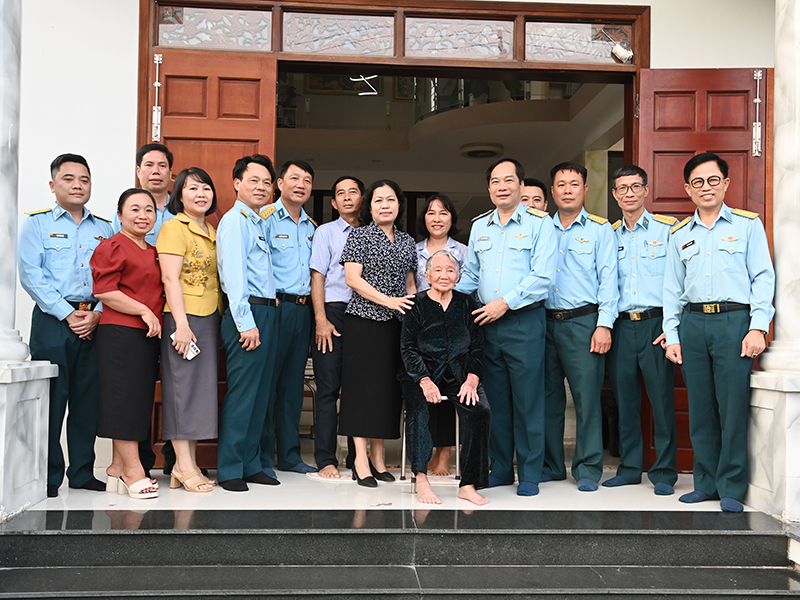 S&ocirc;i nổi Chương tr&igrave;nh &ldquo;Xu&acirc;n canh trời - Tết thắm t&igrave;nh qu&acirc;n d&acirc;n&rdquo;