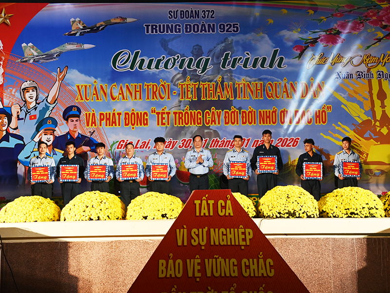 S&ocirc;i nổi Chương tr&igrave;nh &ldquo;Xu&acirc;n canh trời - Tết thắm t&igrave;nh qu&acirc;n d&acirc;n&rdquo;