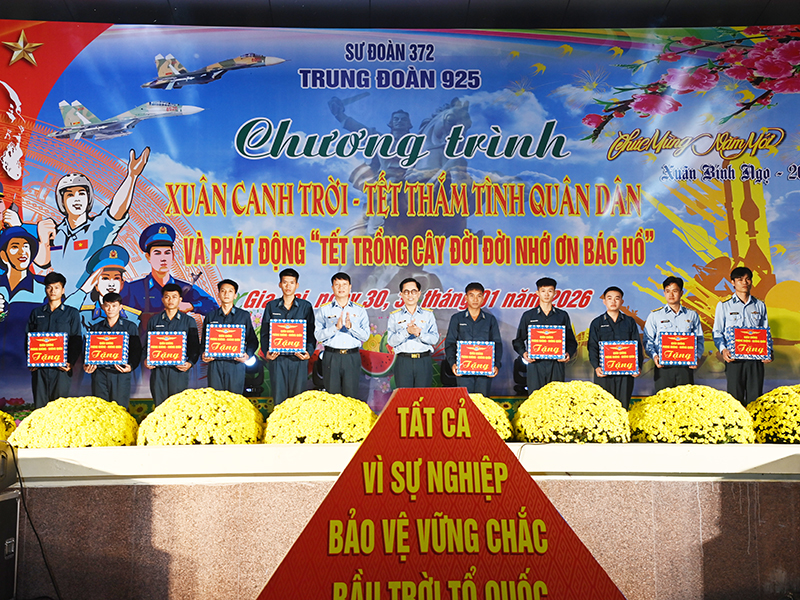 S&ocirc;i nổi Chương tr&igrave;nh &ldquo;Xu&acirc;n canh trời - Tết thắm t&igrave;nh qu&acirc;n d&acirc;n&rdquo;