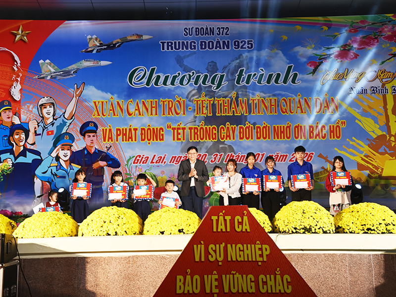 S&ocirc;i nổi Chương tr&igrave;nh &ldquo;Xu&acirc;n canh trời - Tết thắm t&igrave;nh qu&acirc;n d&acirc;n&rdquo;