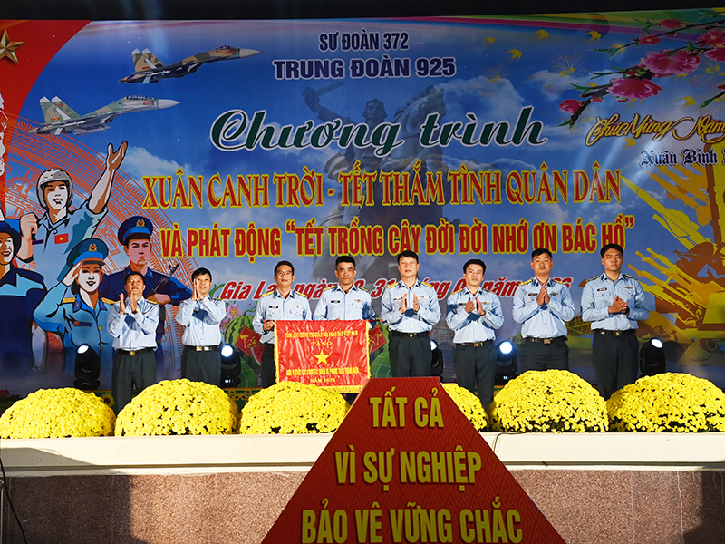 S&ocirc;i nổi Chương tr&igrave;nh &ldquo;Xu&acirc;n canh trời - Tết thắm t&igrave;nh qu&acirc;n d&acirc;n&rdquo;