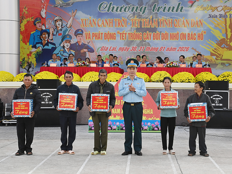 S&ocirc;i nổi Chương tr&igrave;nh &ldquo;Xu&acirc;n canh trời - Tết thắm t&igrave;nh qu&acirc;n d&acirc;n&rdquo;