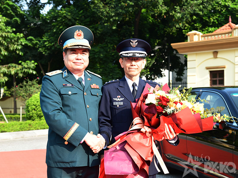 Tham mưu trưởng Lực lượng tự vệ tr&ecirc;n kh&ocirc;ng Nhật Bản thăm v&agrave; l&agrave;m việc tại Qu&acirc;n chủng Ph&ograve;ng kh&ocirc;ng-Kh&ocirc;ng qu&acirc;n